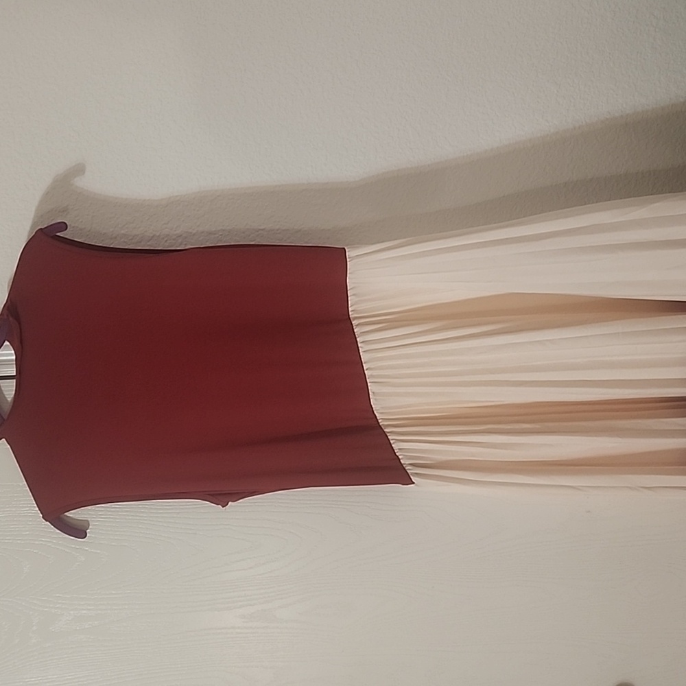 Elegant Pleated Sleeveless Dress
